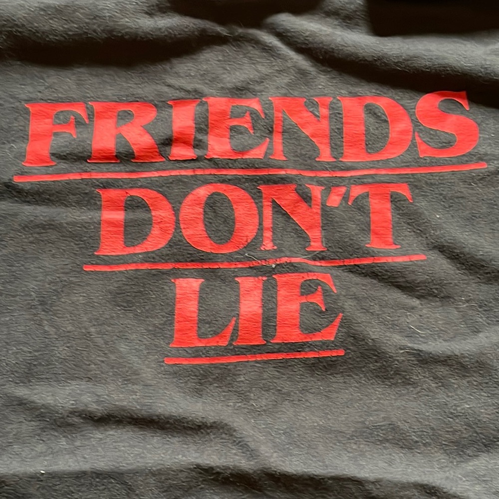 “Friends Don’t Lie” ST font tee, used